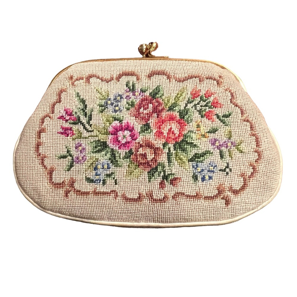 VINTAGE Coin Purse Gold Tone Kiss Lock Satin Liner Floral Motif Needlepoint